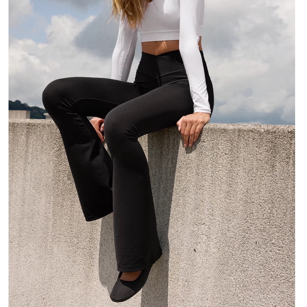 Aerie Offline Real Me High Rise Flare‎ Legging XS Short Crossover Black Buttery